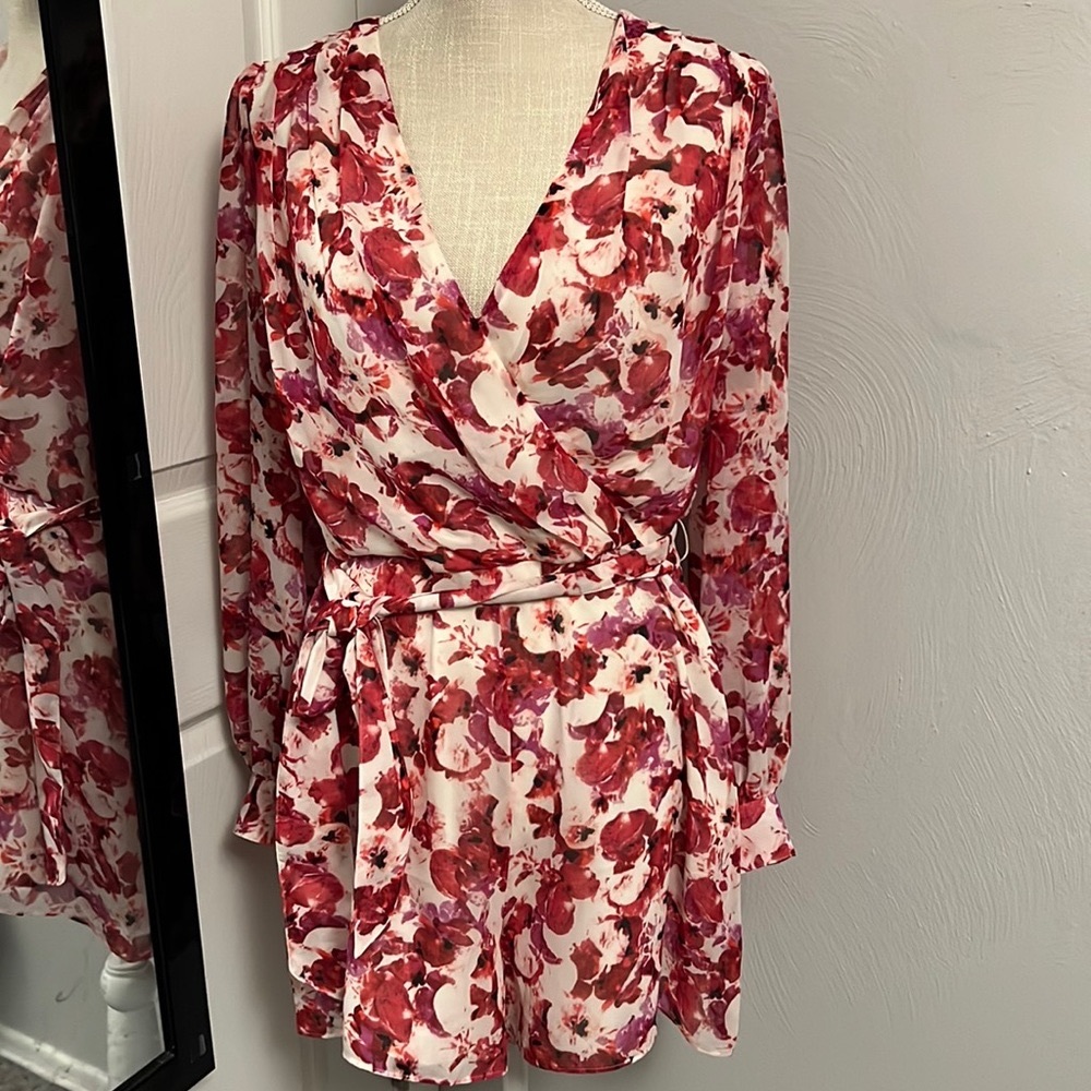 NEW•Express Romper•medium - Picture 2 of 6